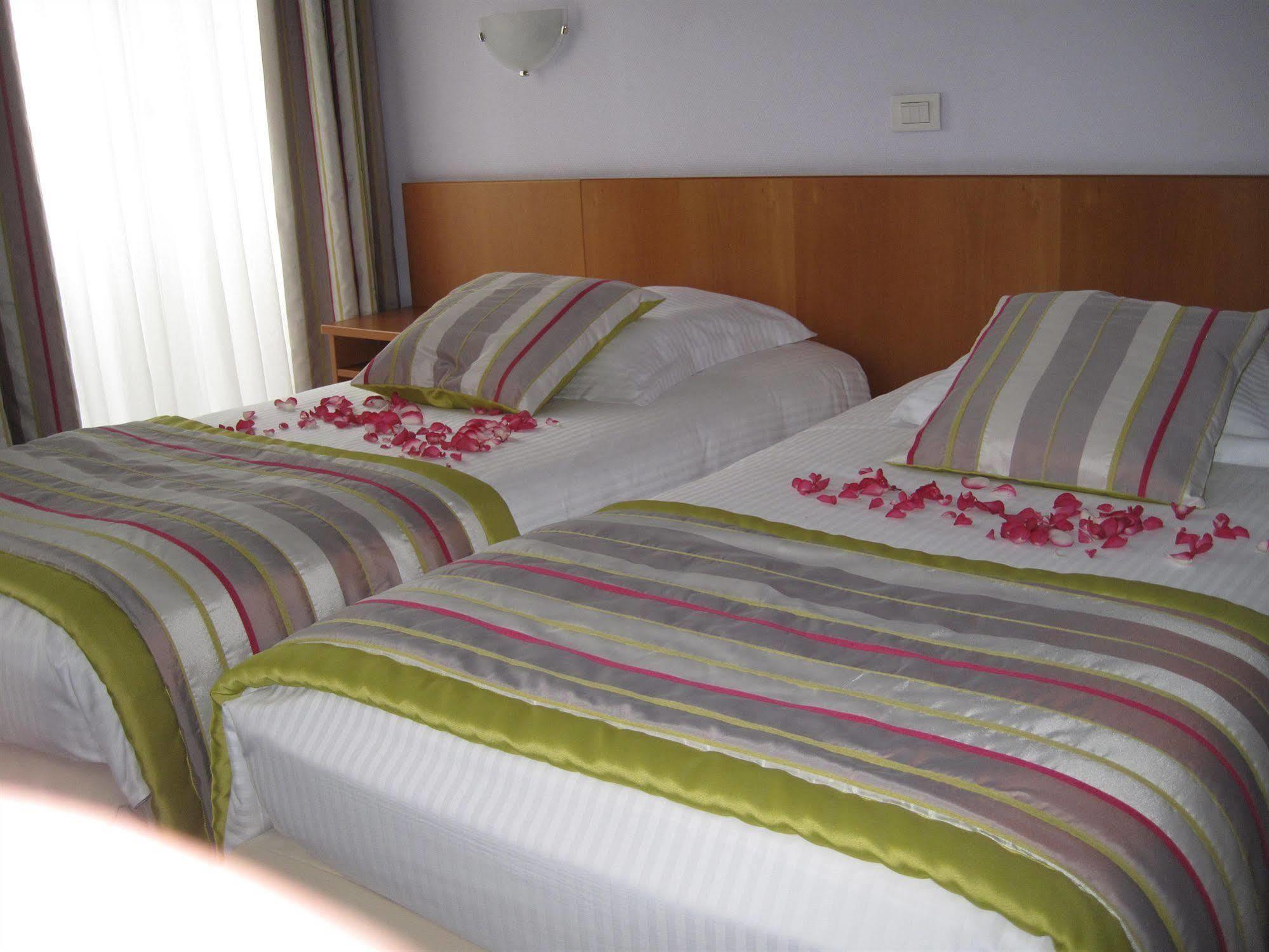 Hotel Le Terminus Mons Bagian luar foto